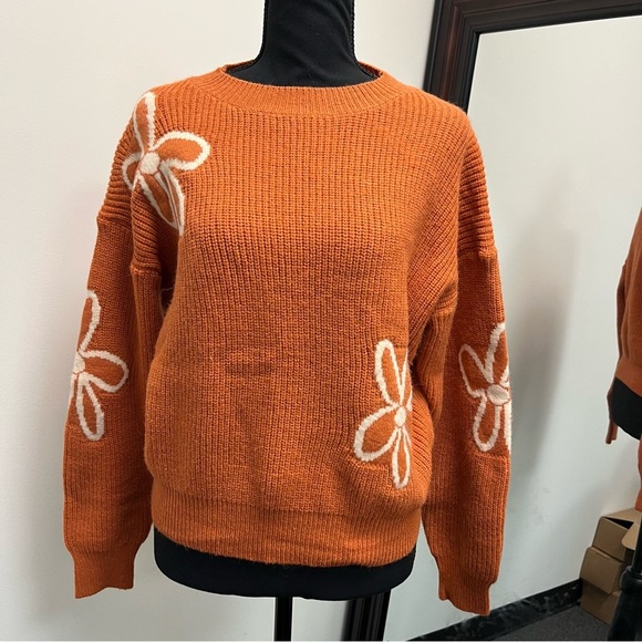 Beautiful Floral Knit Sweater - Size M (Excellent Condition) - Picture 2 of 6